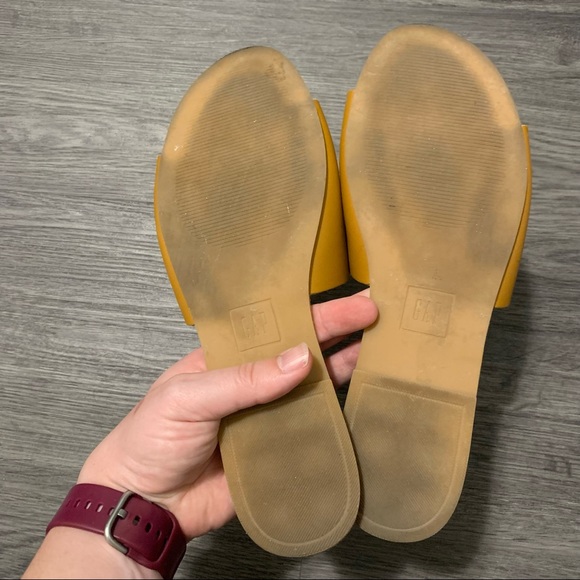 2/$30 Gap leather slide sandals - Picture 4 of 4